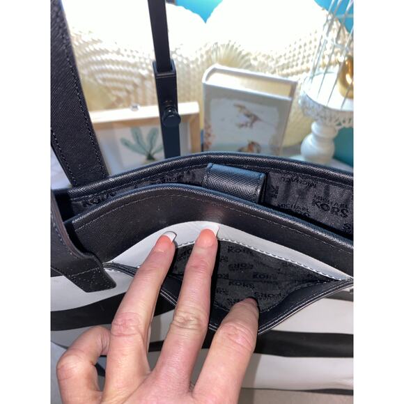 Michael Kors Large Black & White Striped Tote Bag with Gold Logo Hardware - Picture 7 of 12